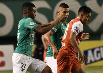 Cali vence sobre el final a Santa Fe con polémica de VAR