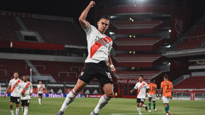 Rafael Santos Borré celebra su gol 42 con River Plate