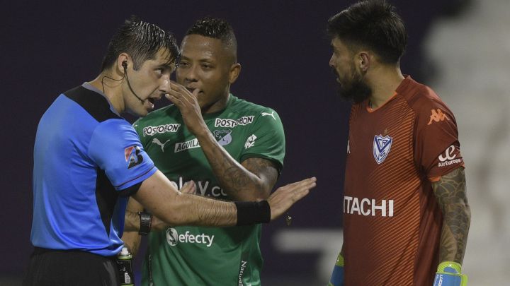 Deportivo Cali cae ante Vélez en un partido polémico por el VAR
