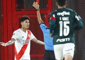 Jorge Carrascal agrede a un rival y se va expulsado