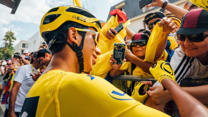 Egan Bernal da firmas en el Tour de Francia 2019