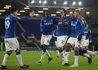 Mina anota y James sale figura en triunfo de Everton en FA Cup