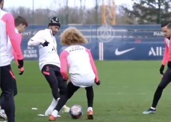 Caños en el PSG: Di María manda al suelo a Pochettino