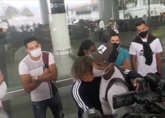 El plantel de Millonarios recibe a Román en su regreso a Bogotá