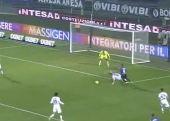 Muriel aprovecha el error de Crotone para marcar otro gol