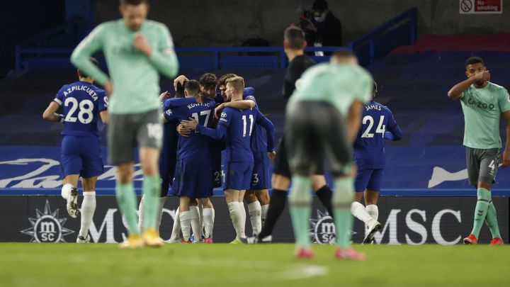 Sin los colombianos, Everton cae ante Chelsea en Stamford Bridge