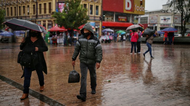 ¿Cómo pueden afectar las lluvias los contagios de COVID-19 en Colombia?