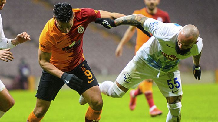 Falcao juega 88' en derrota de Galatasaray ante Rizespor.