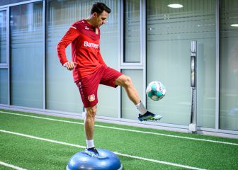 Santi Arias da un paso más en su recuperación y ya toca balón