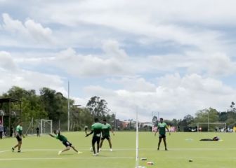 Calentamiento de Nacional en fútbol tenis: Jarlan, distraído