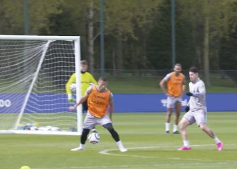 Gran definición de Richarlison con caño incluído a James