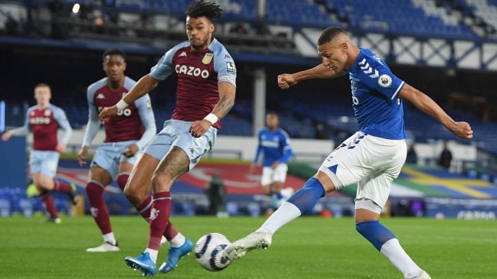Sin Mina ni James, Everton cae ante el Aston Villa y se aleja de Europa