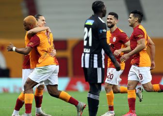 Galatasaray gana y aún sueña con la Liga