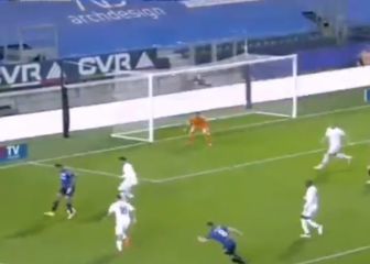 El lujo técnico de Muriel para autohabilitarse en el área rival