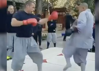 Potente patada de un monje a un exluchador de la UFC