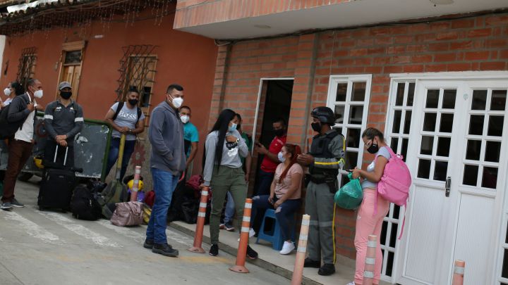 Curva del coronavirus en Colombia, hoy martes 18 de mayo. Casos, muertes, últimas noticias de la pandemia en el país. Hay 107.971 casos activos