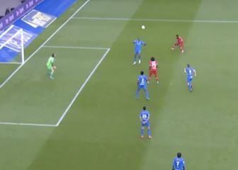 Lucumí prueba reflejos de su portero tras darle un mal pase