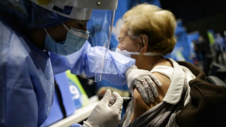 Pico y cédula para vacunación en Bogotá hoy, martes 8 de junio: centros, edades y cómo funciona