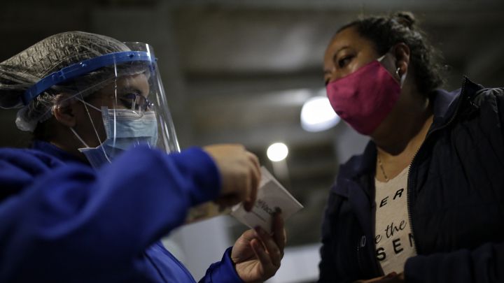 Vacunación en Colombia: quiénes se pueden vacunar y cómo saber cuándo me tocaría