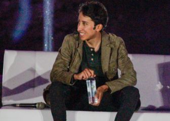 Egan y su chaqueta en la victoria de la etapa 16