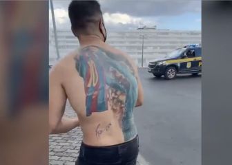Messi le cumple el sueño a un fan: Firma su tatuaje
