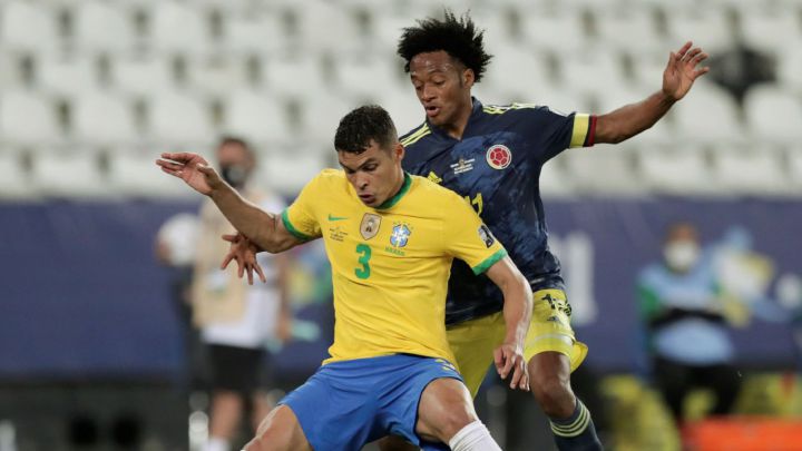 Colombia cae ante Brasil con polémica, pero va a cuartos