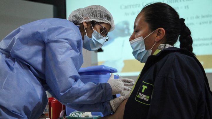 Vacunación Colombia: qué empresas vacunarán a sus trabajadores y con qué vacunas