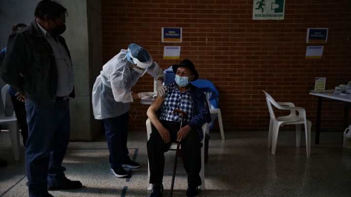 Vacunación en Bogotá hoy, 2 de julio: horarios, centros y edades