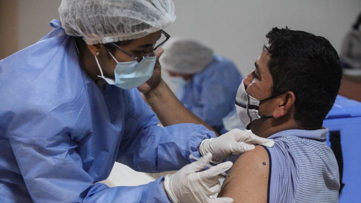 Vacunación en Colombia para adultos de 40 a 44 años: cómo saber cuándo me tocará y qué hacer para pedir cita