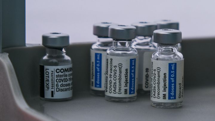 Vacuna Janssen: origen, efectividad, dosis y posibles efectos secundarios