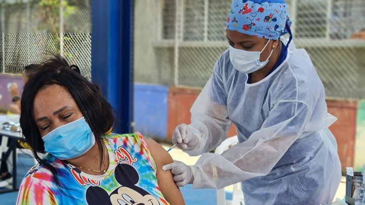 Megacentros de vacunación COVID en Cali: puntos, horarios, etapas y quién se puede vacunar