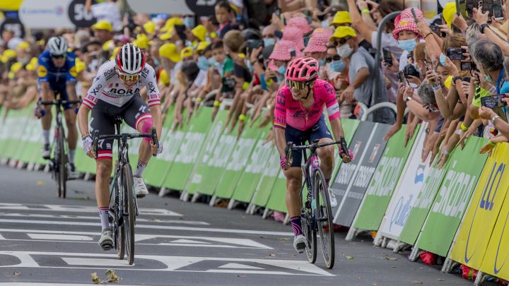 ganó la décimo sexta etapa del Tour de Francia 2021 que comenzó en Pas de la Casa y terminó en Saint Gaudens tras un recorrido de 169 kms