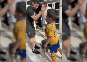 James sorprende a pequeños hinchas de Everton