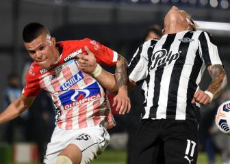 Junior gana en Paraguay, pero queda eliminado