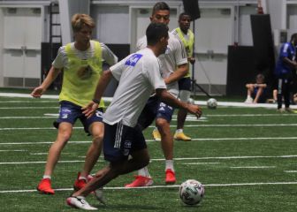 Millonarios entrena bajo techo antes de enfrentar a Everton