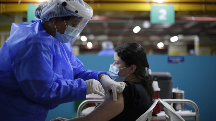 Vacunación Colombia: qué personas recibirán la tercera dosis y cuándo comenzarán a distribuirse