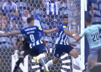 Mateus Uribe recupera un balón y termina anotando gol