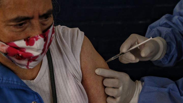 Estudio de MinSalud revela que vacunación evita más del 70% de muertes por covid-19