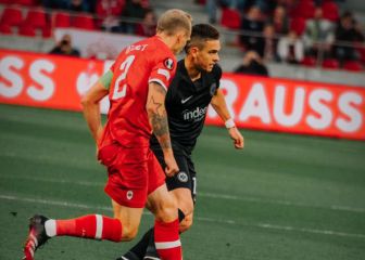 Santos Borré, titular en victoria de Frankfurt en Europa League