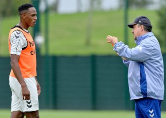Rafa Benítez está tranquilo con viaje de Yerry Mina a Colombia