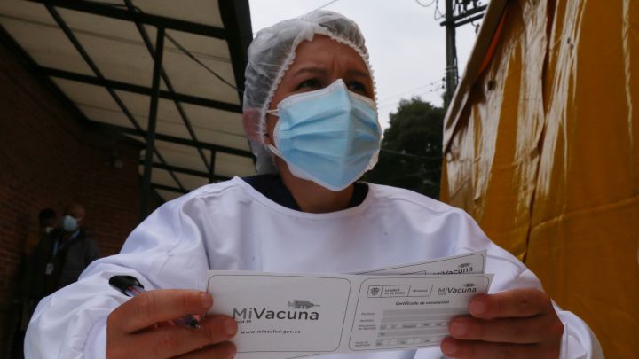 Vacunación Colombia: puedo recibir la vacuna del coronavirus y de la gripe a la vez