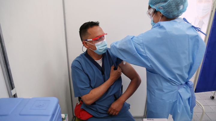 Vacunación Colombia: cuándo comenzará a recibir la vacuna de refuerzo el personal de salud y cómo inscribirse