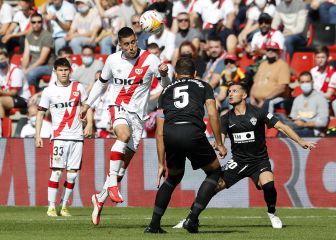 Rayo Vallecano vence a Elche y escala al cuarto lugar