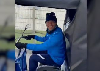 Barrios maneja un Tuc Tuc ruso el día de su renovación