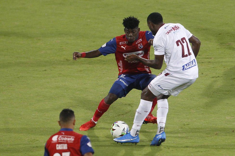 Medellín y Tolima empatan 2-2 en el Atanasio.
