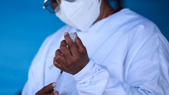 Vacunación Colombia: cuándo se aplicará la tercera dosis para los mayores de 50 años