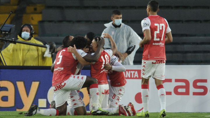Independiente Santa Fe recibió a Jaguares de Córdoba en el desarrollo de la décimo sexta jornada de la Liga BetPlay en el estadio El Campín de Bogotá