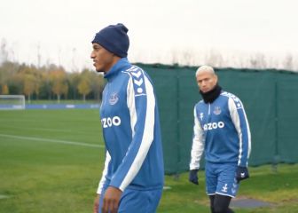 Mina regresa a práctica grupal con el Everton de Bénitez