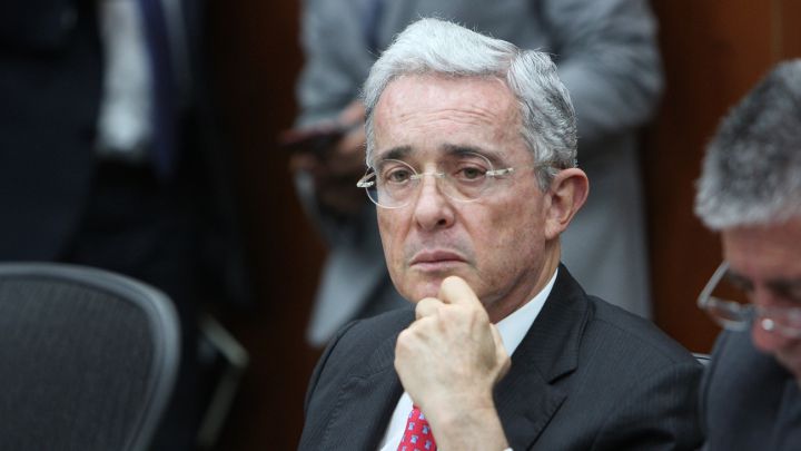 Uribe busca "fuerza espiritual" para defender su reputación