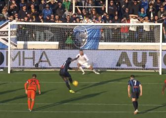 Duván Zapata anota de penal en su segundo intento